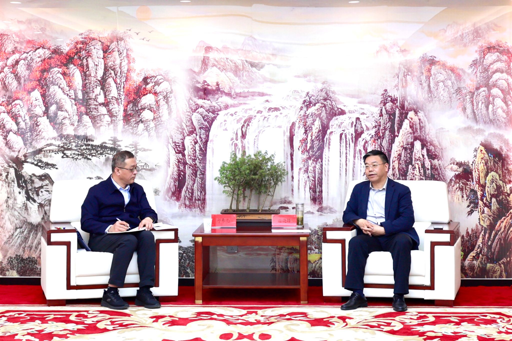 甘肃能化集团与哈电股份公司座谈