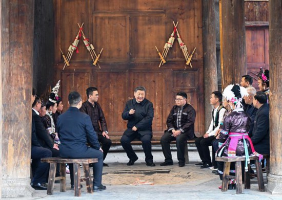 2025年3月17日,贵州黔东南州黎平县肇兴侗寨,习近平总书记同村干部和村民代表围坐在火塘边,共话乡村全面振兴。
