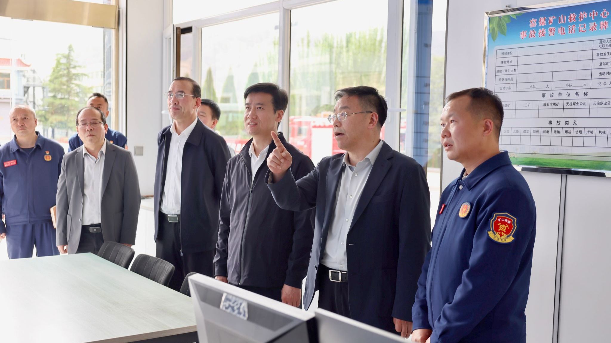 谢晓锋一行调研窑煤公司应急救援工作