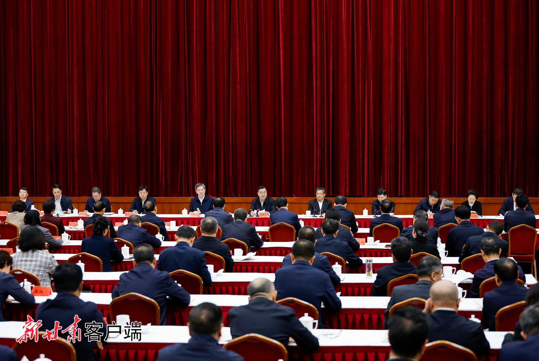 省委树立和践行正确政绩观学习教育读书班进行集中学习、专题研讨并举行结业式 胡昌升主持并讲话